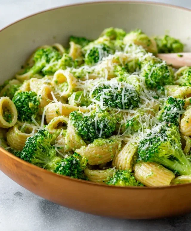 Light and Healthy Broccoli Pasta